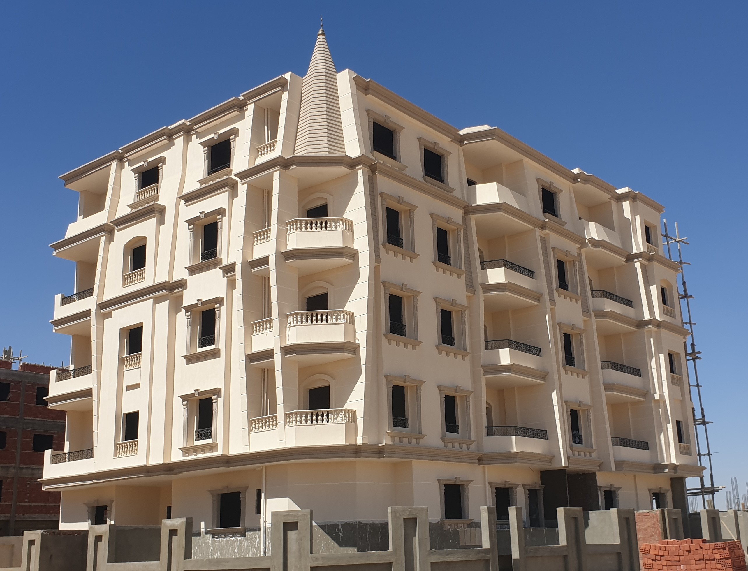 شقة 135 م على الفيو زون مباشرة